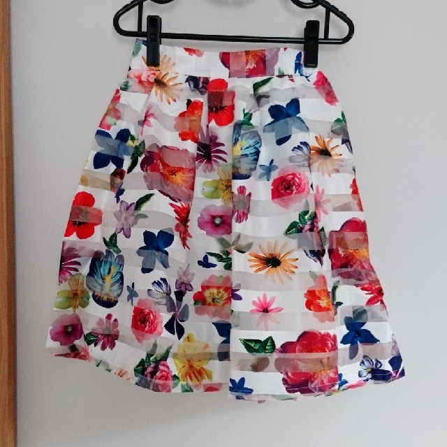 GRL(グレイル)のグレイル ボーダーフラワーオーガンジーフレアスカート レディースのスカート(ひざ丈スカート)の商品写真