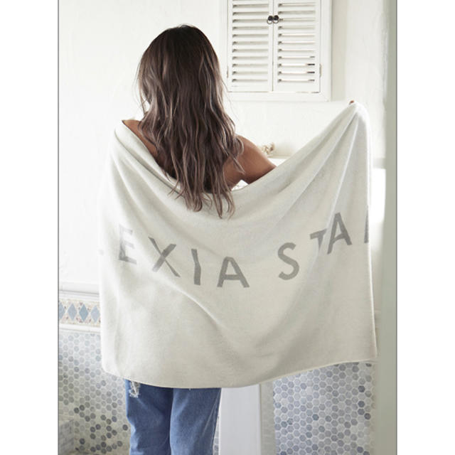 ALEXIA STAM(アリシアスタン)のalexia stam Beach Towel 2018 インテリア/住まい/日用品の日用品/生活雑貨/旅行(タオル/バス用品)の商品写真