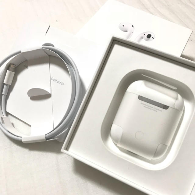 経典 AirPods - Apple Apple バラ売り可能 使用感少ないです！ 美品 正規品 純正 ヘッドフォン/イヤフォン