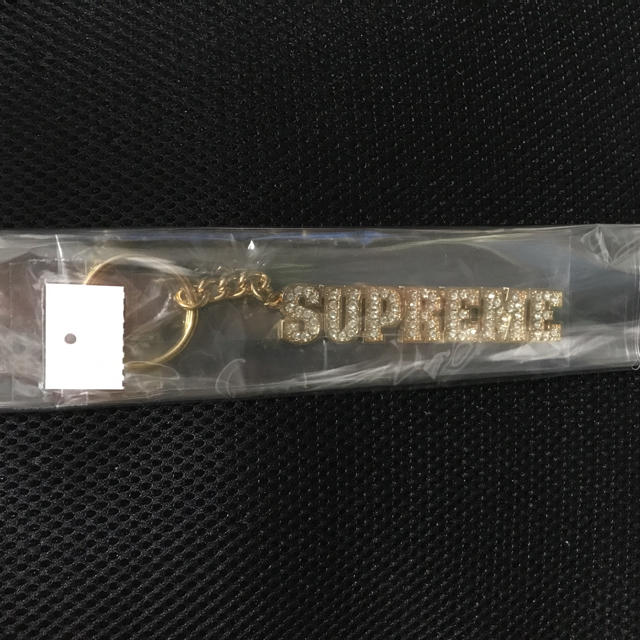 Supreme(シュプリーム)の【TAKU様専用】SUPREME   GOLDキーホルダー メンズのファッション小物(キーホルダー)の商品写真
