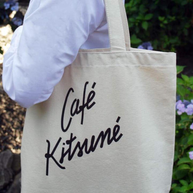 MAISON KITSUNE'(メゾンキツネ)の新品 キツネカフェ 限定トートバック 大 メンズのバッグ(トートバッグ)の商品写真