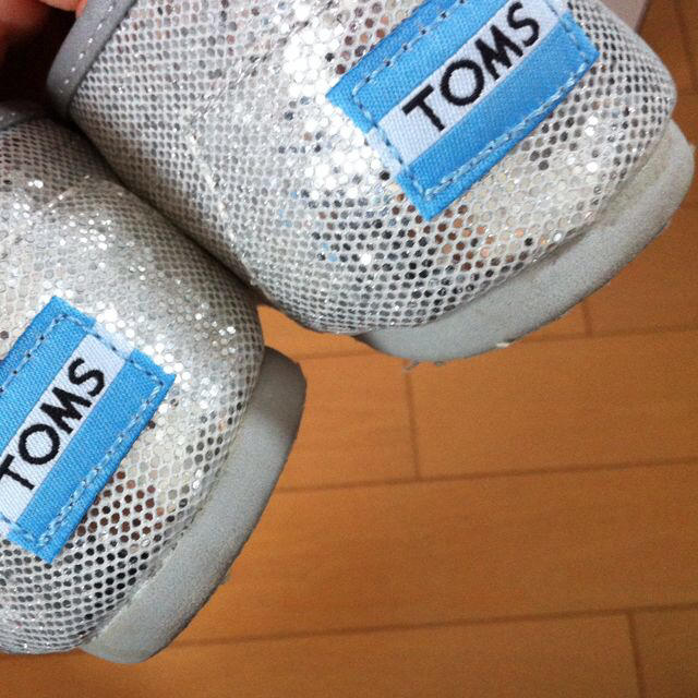 トムス♡大人気のシルバーグリッター レディースの靴/シューズ(ハイヒール/パンプス)の商品写真