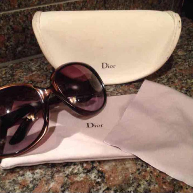 Dior(ディオール)のDior サングラス 正規品 レディースのファッション小物(サングラス/メガネ)の商品写真