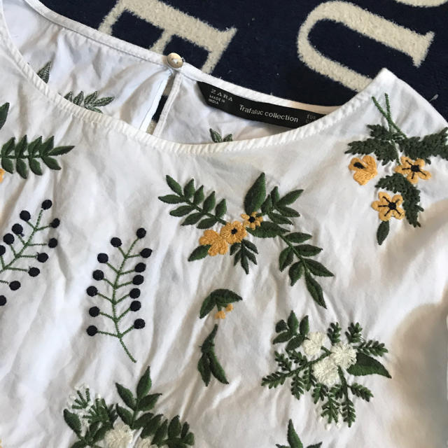 ZARA(ザラ)のZARA 刺繍ブラウス レディースのトップス(シャツ/ブラウス(長袖/七分))の商品写真