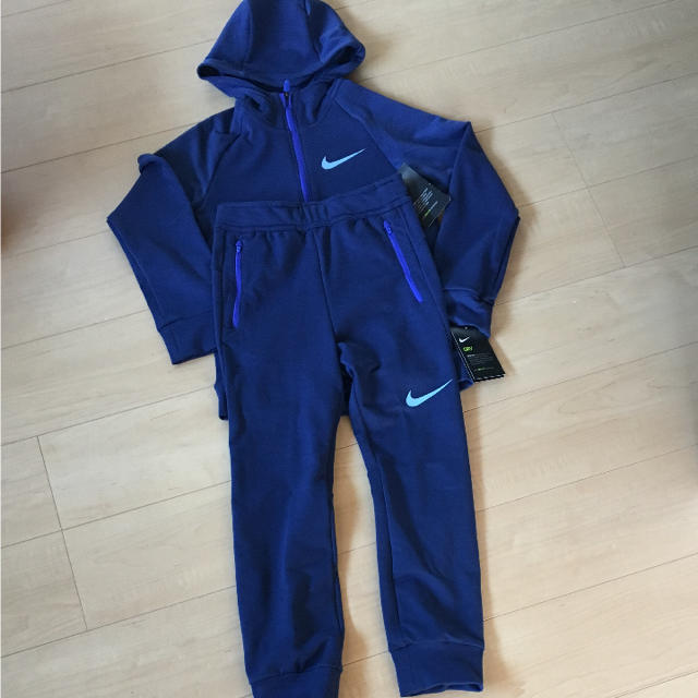 NIKE(ナイキ)のNIKE セットアップ スウェット キッズ/ベビー/マタニティのキッズ服男の子用(90cm~)(Tシャツ/カットソー)の商品写真