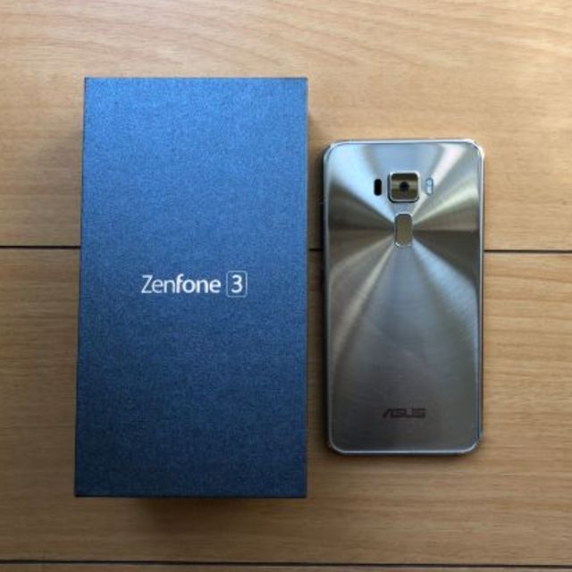 ASUS(エイスース)のZenfone3 ゴールド  スマホ/家電/カメラのスマートフォン/携帯電話(スマートフォン本体)の商品写真