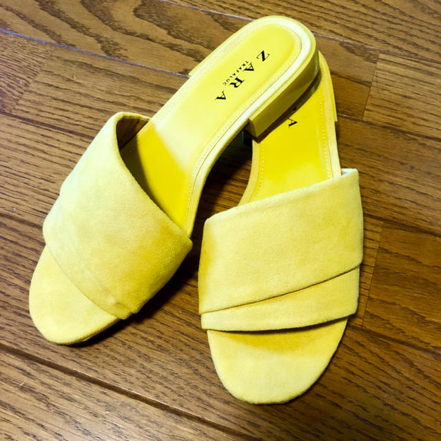 ZARA(ザラ)のZARA フラットサンダル イエロー 38 レディースの靴/シューズ(サンダル)の商品写真
