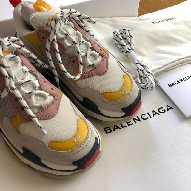 Balenciaga(バレンシアガ)のkzkz様専用 balenciaga tripls 新品未使用 38 レディースの靴/シューズ(スニーカー)の商品写真