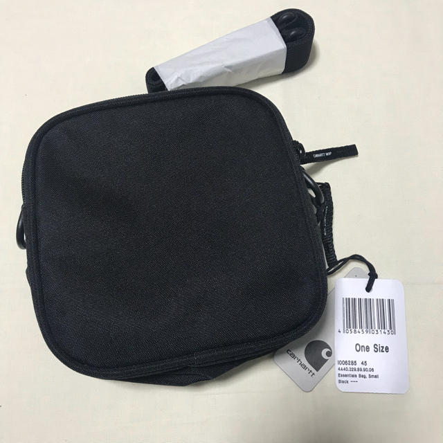 carhartt(カーハート)のCarhartt WIP ESSENTIALS BAG SMALL 即完売 メンズのバッグ(ショルダーバッグ)の商品写真
