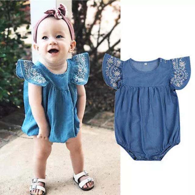 babyGAP(ベビーギャップ)のデニムロンパース 新品未使用 70 キッズ/ベビー/マタニティのベビー服(~85cm)(ロンパース)の商品写真