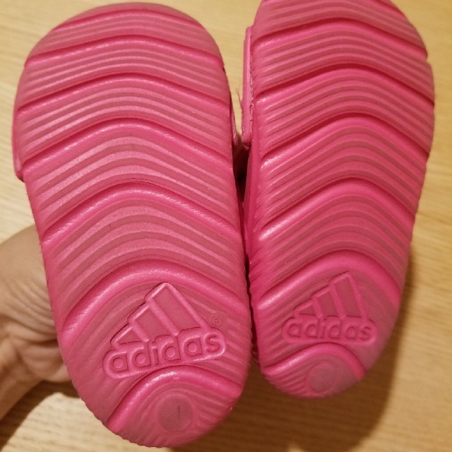 adidas(アディダス)の専用　アディダス　サンダル　12センチ　ピンク キッズ/ベビー/マタニティのベビー靴/シューズ(~14cm)(サンダル)の商品写真