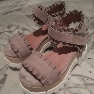 ジェフリーキャンベル(JEFFREY CAMPBELL)の４日まで限定価格💖ジェフリーキャンベル💖フリル✨スポーティーサンダル(サンダル)