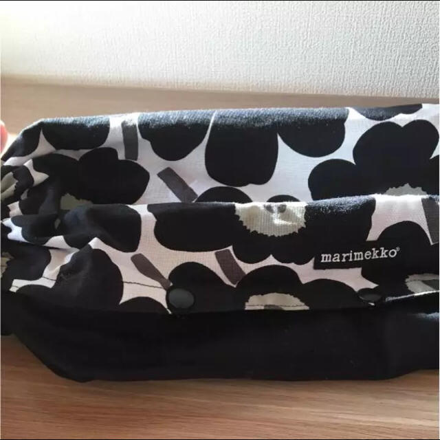 marimekko(マリメッコ)のエルゴ 360 収納カバー  マリメッコ ウニッコ 黒 キッズ/ベビー/マタニティの外出/移動用品(抱っこひも/おんぶひも)の商品写真