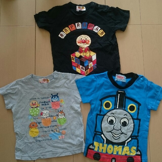 アンパンマン(アンパンマン)の90サイズ アンパンマンとトーマスのTシャツ3枚セット キッズ/ベビー/マタニティのキッズ服男の子用(90cm~)(Tシャツ/カットソー)の商品写真