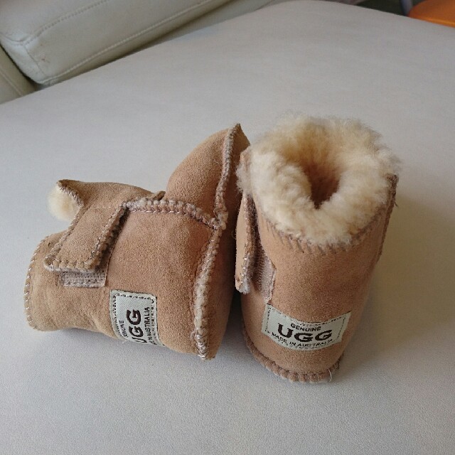 UGG(アグ)の（最終値下げ）ugg アグ ブーツ　未使用品 キッズ/ベビー/マタニティのベビー靴/シューズ(~14cm)(ブーツ)の商品写真