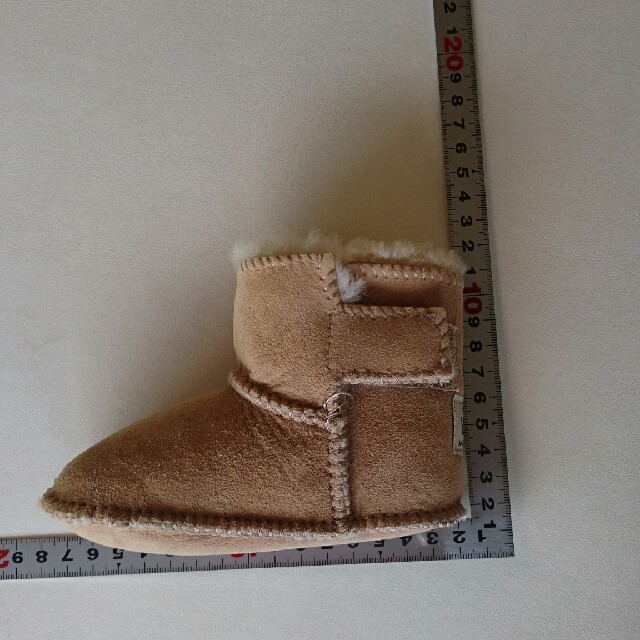 UGG(アグ)の（最終値下げ）ugg アグ ブーツ　未使用品 キッズ/ベビー/マタニティのベビー靴/シューズ(~14cm)(ブーツ)の商品写真