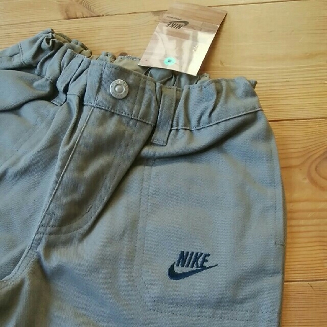 NIKE(ナイキ)の新品未使用ナイキNIKEチノパンツ110㎝ キッズ/ベビー/マタニティのキッズ服男の子用(90cm~)(パンツ/スパッツ)の商品写真