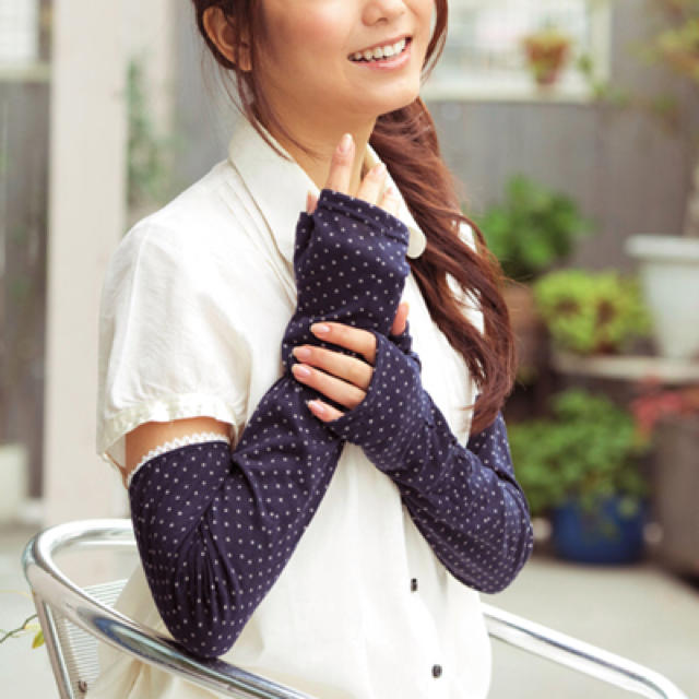新品未使用☆水玉UVグローブ レディースのファッション小物(手袋)の商品写真