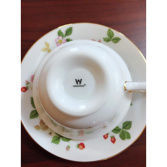 WEDGWOOD(ウェッジウッド)の新品未使用♡WEDGWOOD ワイルドストロベリー♡ティーカップ&ソーサー インテリア/住まい/日用品のキッチン/食器(食器)の商品写真