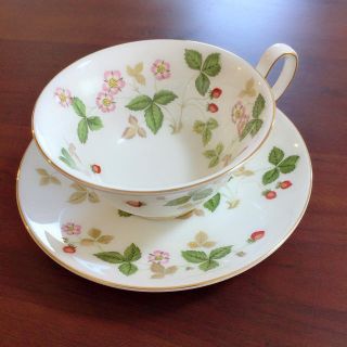 ウェッジウッド(WEDGWOOD)の新品未使用♡WEDGWOOD ワイルドストロベリー♡ティーカップ&ソーサー(食器)