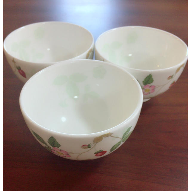 新品♡WEDGWOOD ワイルドストロベリー♡ジャパニーズ ティーカップ3客