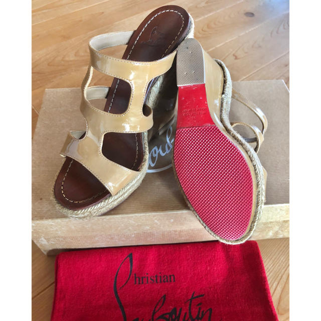 Christian Louboutin(クリスチャンルブタン)の☆クリスチャン ルブタン☆パテントレザー ウェッジソール サンダル 超美品♪ レディースの靴/シューズ(サンダル)の商品写真