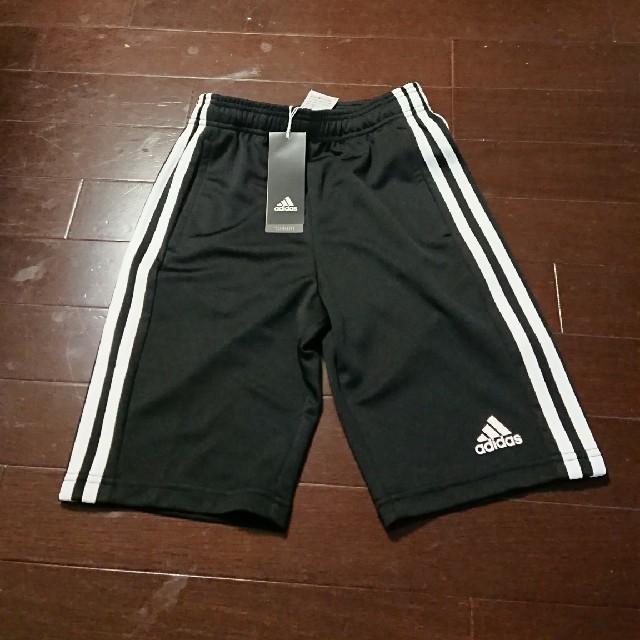 adidas(アディダス)のアディダス ハーフパンツ キッズ/ベビー/マタニティのキッズ服男の子用(90cm~)(パンツ/スパッツ)の商品写真