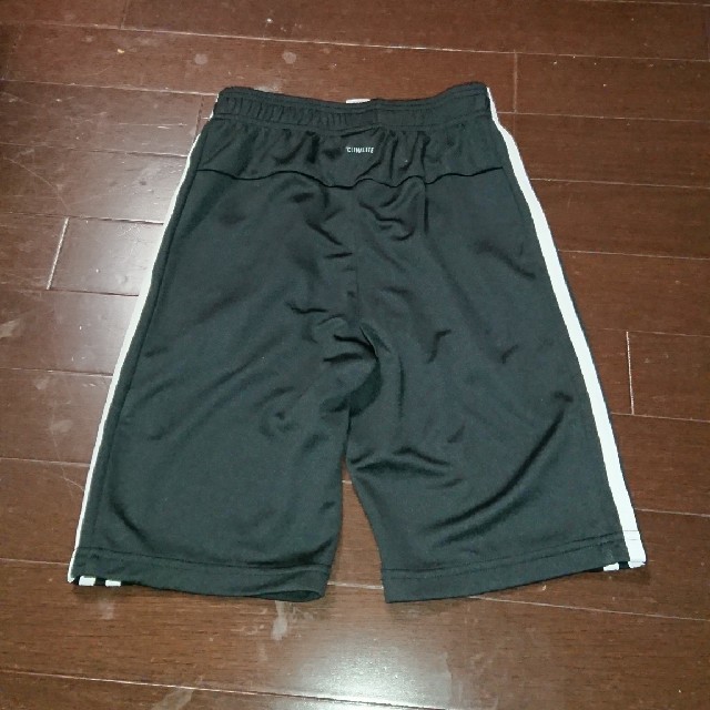 adidas(アディダス)のアディダス ハーフパンツ キッズ/ベビー/マタニティのキッズ服男の子用(90cm~)(パンツ/スパッツ)の商品写真