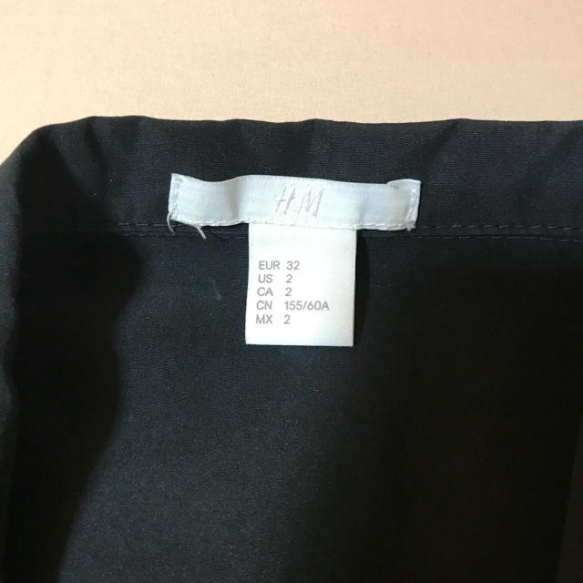 H&M(エイチアンドエム)のH&M オールインワン 32 XS ショートパンツ 黒 ブラック ロンパース レディースのパンツ(オールインワン)の商品写真