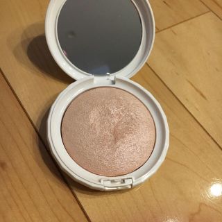 ローラメルシエ(laura mercier)のメイクアップレボリューション ハイライト ローラメルシエ似(フェイスカラー)