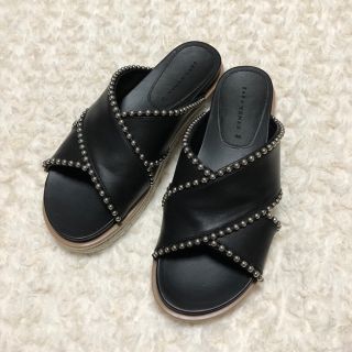 ザラ(ZARA)の【美品】ZARA ビーズ付きスライドサンダル(サンダル)