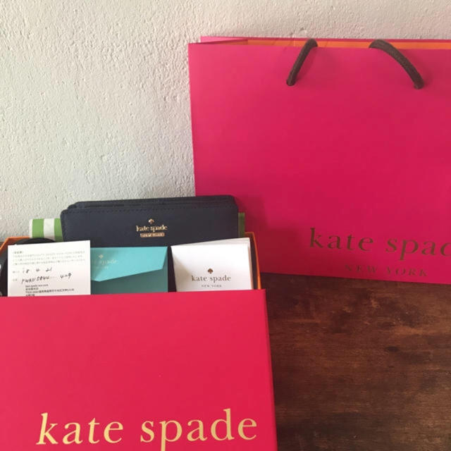 財布5-23まで出品！kate spadenewyork 二つ折り財布????