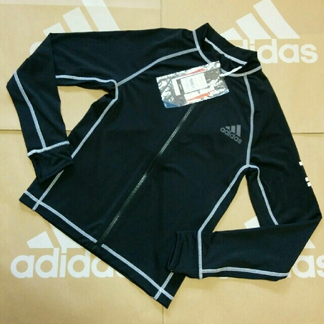 adidas(アディダス)の新品　160cm　アディダス　ラッシュガード　キッズ　ジュニア　黒　①あ1 キッズ/ベビー/マタニティのキッズ服男の子用(90cm~)(水着)の商品写真