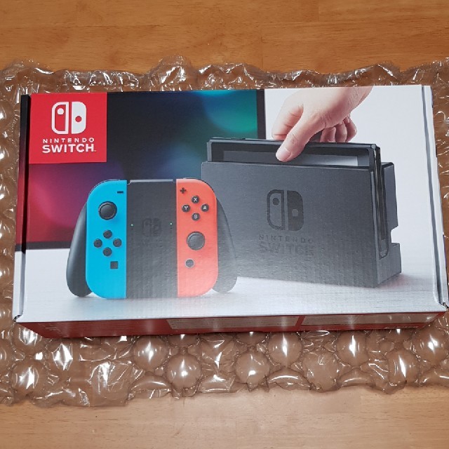 Nintendo Switch(ニンテンドースイッチ)の専用【新品3台・無捺印】ニンテンドースイッチ ネオンブルー ネオンレッド エンタメ/ホビーのゲームソフト/ゲーム機本体(家庭用ゲーム機本体)の商品写真