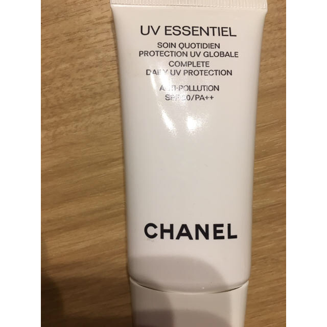 CHANEL(シャネル)のお値下げしました！  CHANEL 日焼け止め乳液 UV essentiel コスメ/美容のスキンケア/基礎化粧品(乳液/ミルク)の商品写真