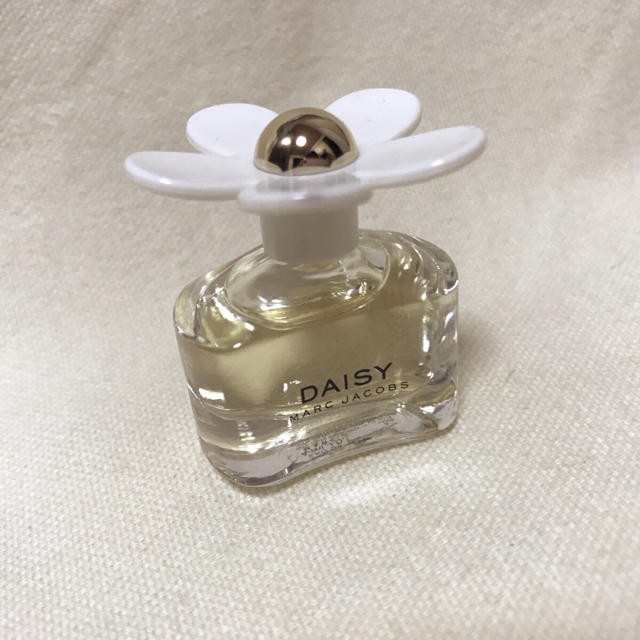 MARC JACOBS(マークジェイコブス)のDAISY ミニボトル コスメ/美容の香水(香水(女性用))の商品写真