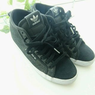 アディダス(adidas)のadidasインヒールスニーカー(スニーカー)