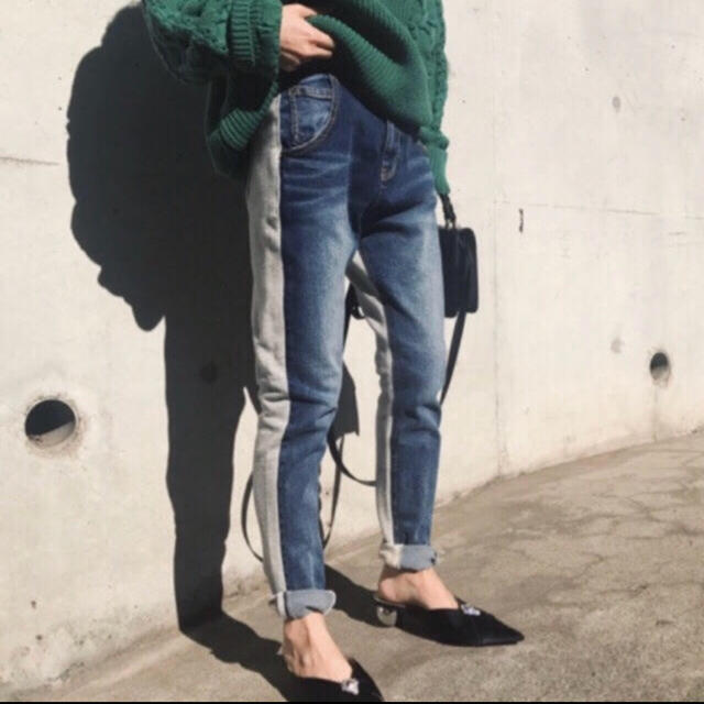 Ameri VINTAGE(アメリヴィンテージ)の完売品AMERI DENIM DOCKING SWEAT PANTS レディースのパンツ(デニム/ジーンズ)の商品写真