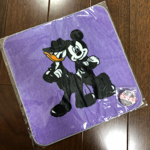 Disney(ディズニー)のB’z 30thエキシビション ハンドタオル×ピンバッチセット☆ エンタメ/ホビーのタレントグッズ(ミュージシャン)の商品写真