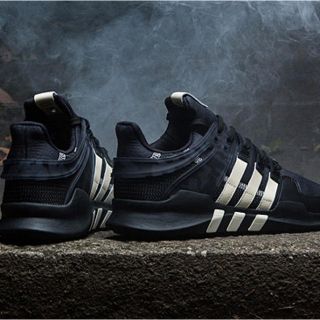 アンディフィーテッド(UNDEFEATED)のアディダス(スニーカー)