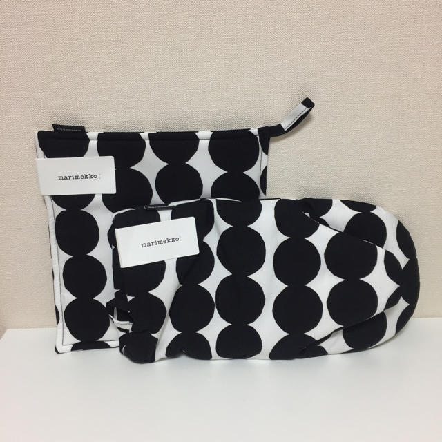 marimekko(マリメッコ)の新品 マリメッコ 鍋敷き 鍋つかみ ミトン キッチングッズ インテリア/住まい/日用品のキッチン/食器(収納/キッチン雑貨)の商品写真