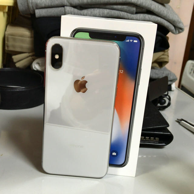 iPhone(アイフォーン)の専用です。iPhone X SIMフリー 64GB ホワイト スマホ/家電/カメラのスマートフォン/携帯電話(スマートフォン本体)の商品写真