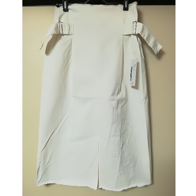fifth(フィフス)のfifth　スリットベルトスカート　ホワイト レディースのスカート(ロングスカート)の商品写真