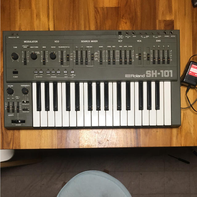 Roland(ローランド)のRoland SH-101 ビンテージアナログシンセサイザー 楽器の鍵盤楽器(キーボード/シンセサイザー)の商品写真