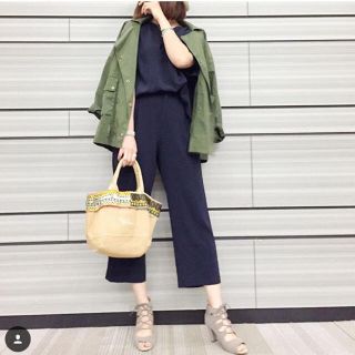 ユニクロ(UNIQLO)のユニクロ ドレープドワイドクロップドパンツ ZARA スライ gu マウジー (クロップドパンツ)