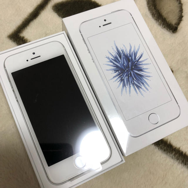楽天 Apple シルバー 32GB iPhoneSE SIMフリー 【新品未使用】 - スマートフォン本体