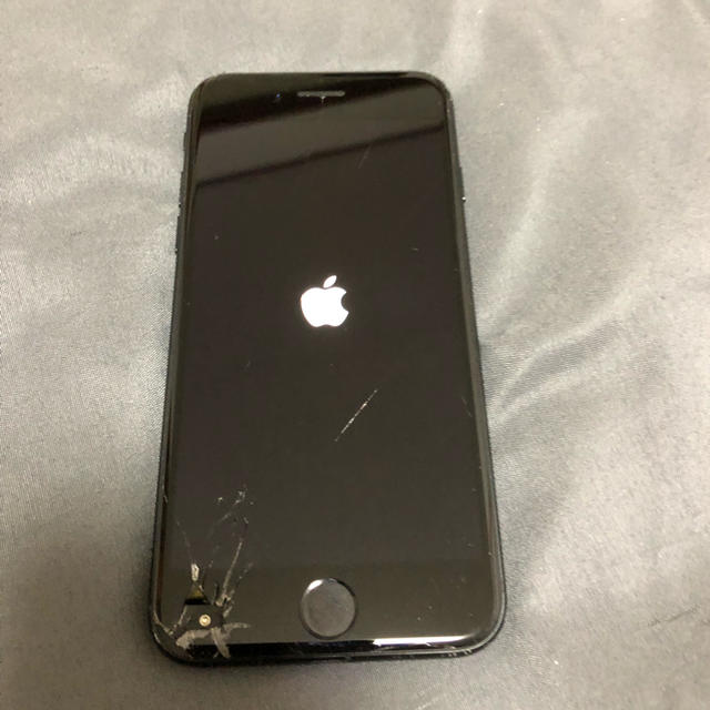 「値下げはコメント」で iPhone7 本体 128gb 傷あり、割れあり