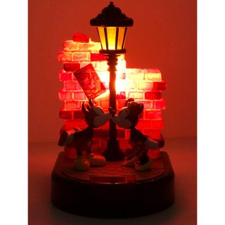 ディズニー(Disney)の（ 美品 ）Disney ミッキー&ミニー「 Kiss In Lamp 」ランプ(テーブルスタンド)