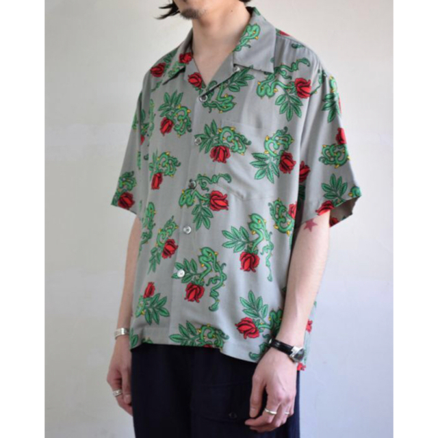 UNUSED(アンユーズド)のunused Rose Pattern Shirt. バラ柄シャツ グレー 新品 メンズのトップス(シャツ)の商品写真