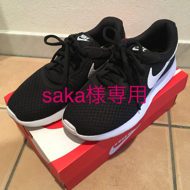 NIKE(ナイキ)のNIKE TANJUN レディース 23.5 黒 ※23cmの方向け レディースの靴/シューズ(スニーカー)の商品写真